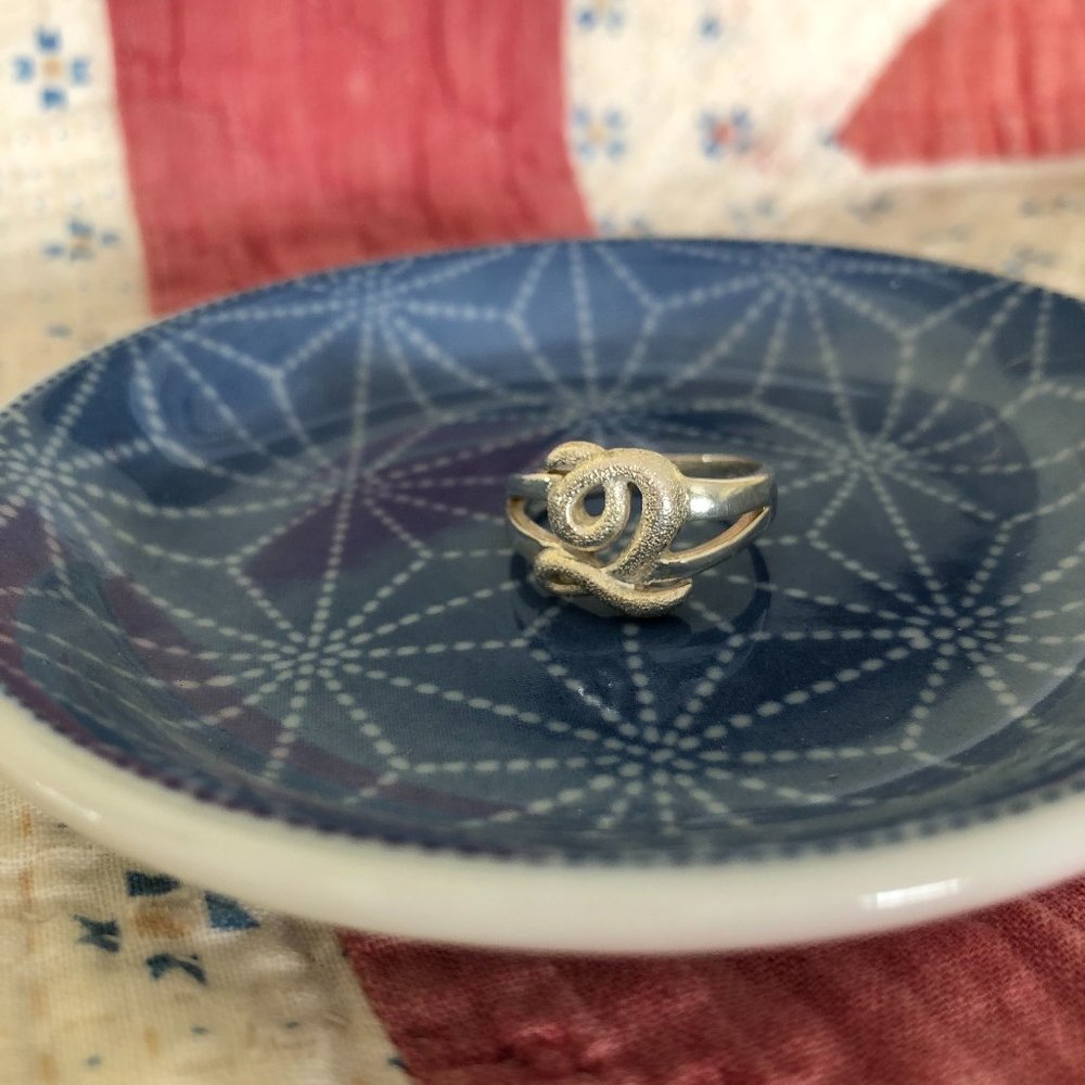 Sterling Silver Initial Q Ring Size 7 - image 1